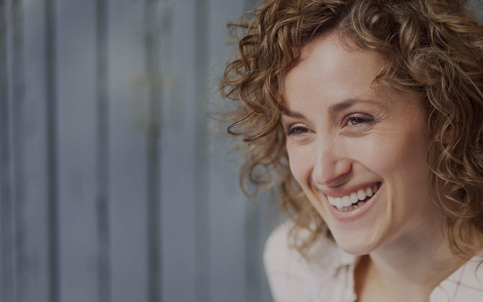 Gülüş Tasarımı mı Lamine mi? Hangisi Daha Uygun?